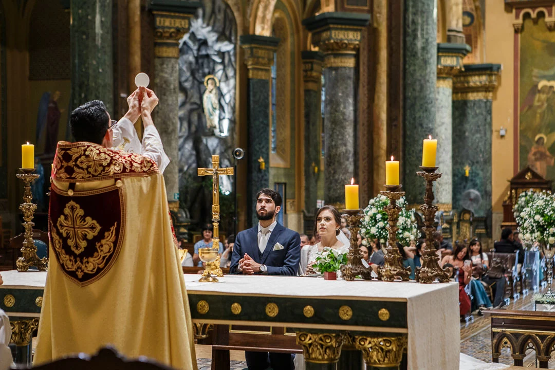 Elevação da hóstia durante a celebração